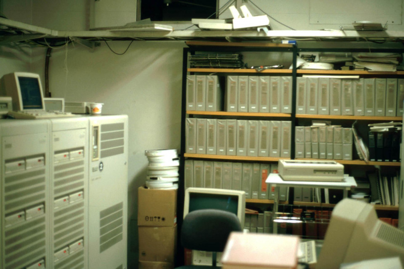 Unser Rechenzentrum im Physikalischen Institut in Erlangen 1995
