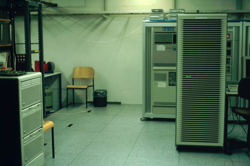 Unser Rechenzentrum im Physikalischen Institut in Erlangen 1995
