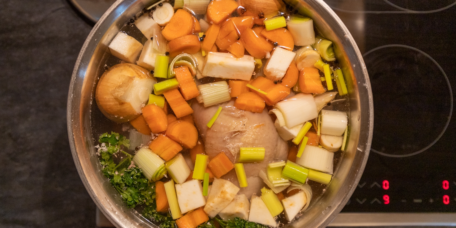 Omas Hühnersuppe mit Nudeln – So kocht sie Andreas 2021